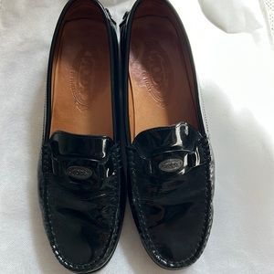 Tod’s black patent driving shoes size 71/2